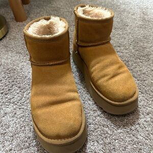 Platform ugg minis